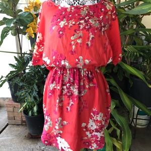 Size Medim express dress. Mint condition.